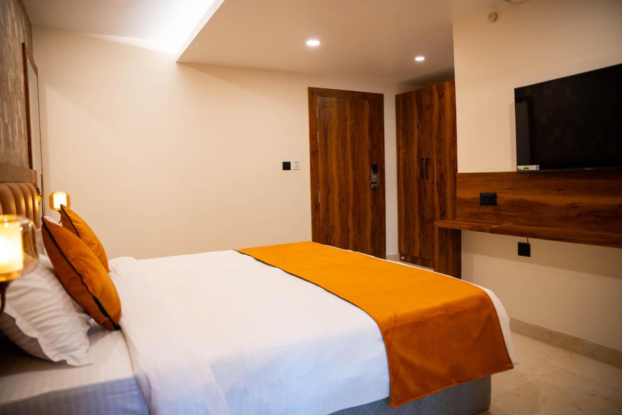 Hotel Orange Bhubaneswar Esterno foto