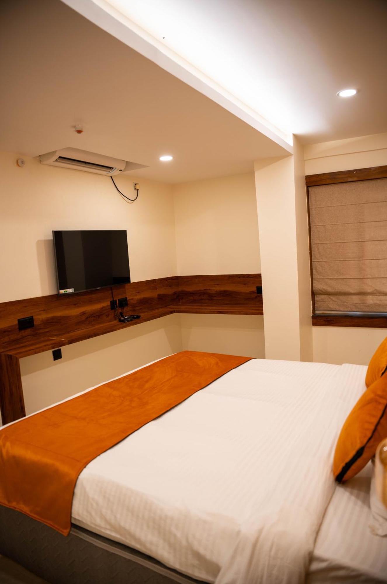 Hotel Orange Bhubaneswar Esterno foto