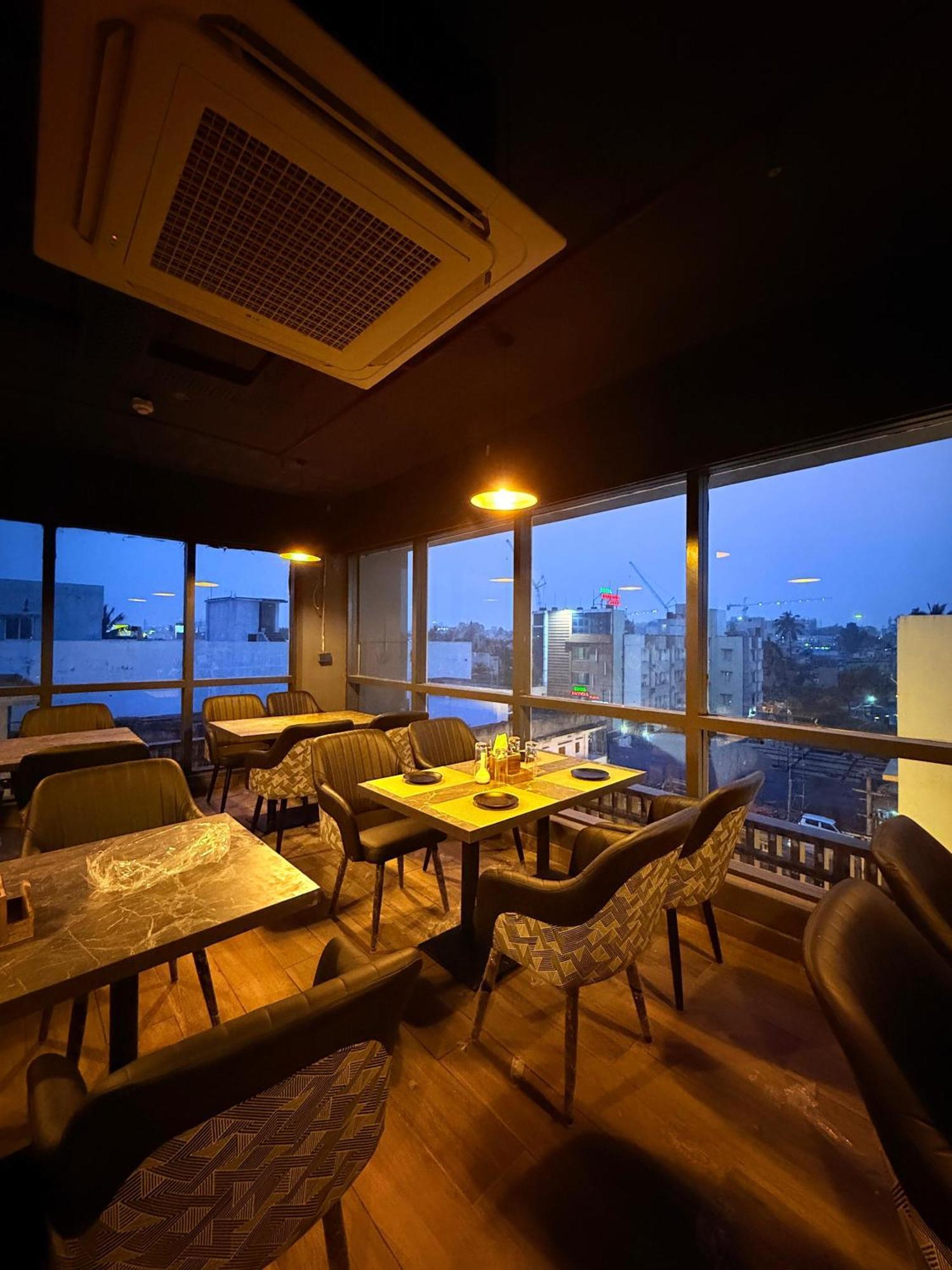 Hotel Orange Bhubaneswar Esterno foto
